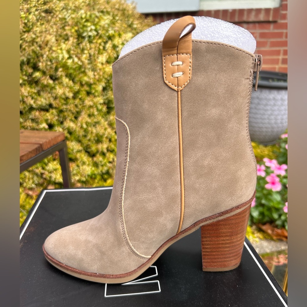 MIA Women's Tan Ankle Boots- NWT - Picture 2 of 3